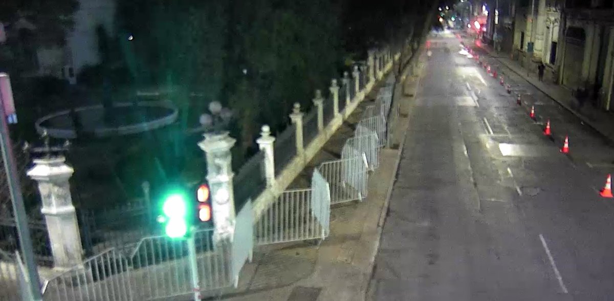 Recordamos cortes de tránsito en perímetro del ex Congreso Nacional en Stgo, por inicio de Consejo Constitucional hoy miércoles 07/junio. A la hora (06:48) SÓLO eje Merced>Catedral desde San Antonio y Compañía desde M. Rodríguez se encuentran desviadas > bit.ly/42p4d3E