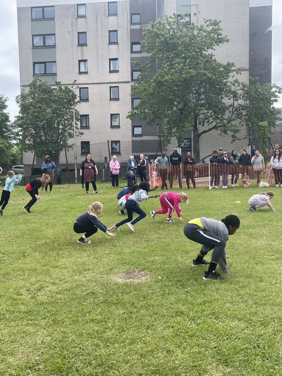 MissAndersonWS's tweet photo. Room 9 had a great time at sports day today, we were very positive and determined learners! @woodside_school ⚽️🏆🏅😀 https://t.co/3hXNCoesH7