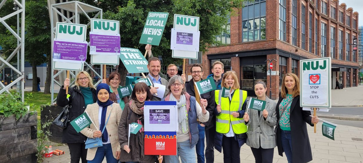 😀✊Spirits high and big smiles on the BBC Leeds picket!

#KeepBBCLocalRadioLocal 
#NUJBBCstrike