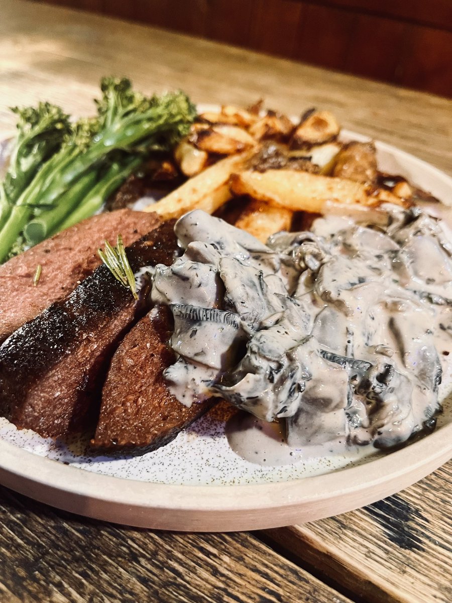 soundloungeCIC's tweet photo. Last night’s supper club was pretty darn immense. Thank you to everyone who came and to our amazing kitchen team who make everything with so much heart 💚 #PlantBasedDining #VeganSteak https://t.co/jewc7hugpN