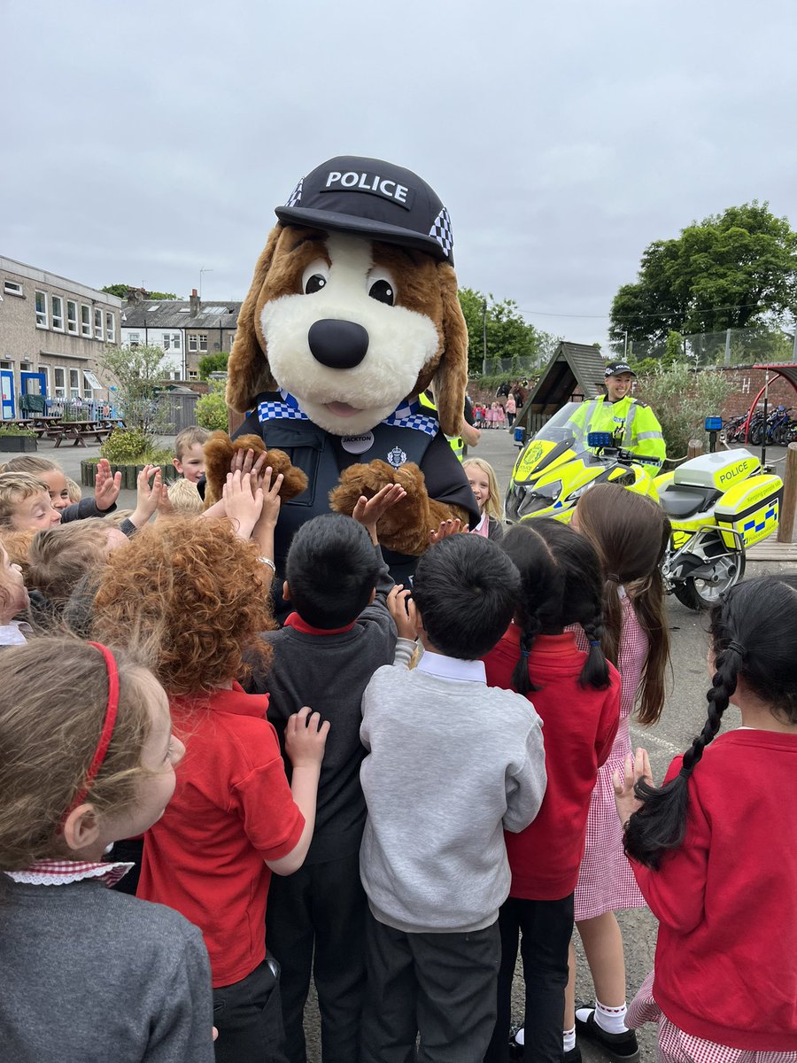 Giffnock PS (@giffnockprimary) on Twitter photo Huge thank you to Chief Superintendent Sutherland and Area Commander Galie for launching our Blue Light Day ๐ Our upper school enjoyed a session finding out all about the skills needed to be a police officer, career info and some exciting stories. <a href="/PSOSEastRen/">Police Scotland East Renfrewshire</a> <a href="/PoliceScotland/">Police Scotland</a> Huge thank you to Chief Superintendent Sutherland and Area Commander Galie for launching our Blue Light Day ๐ Our upper school enjoyed a session finding out all about the skills needed to be a police officer, career info and some exciting stories. <a href="/PSOSEastRen/">Police Scotland East Renfrewshire</a> <a href="/PoliceScotland/">Police Scotland</a>