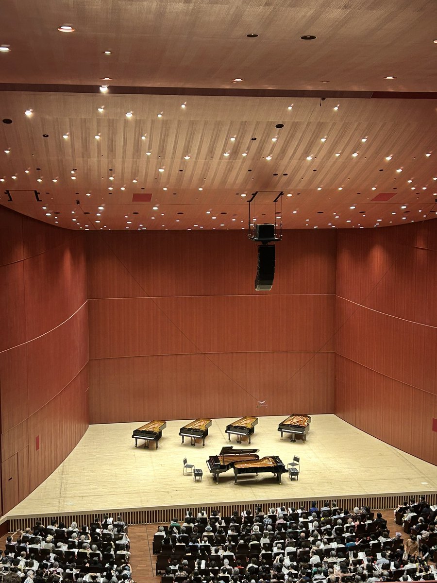 lFKaEUSUaOWqezu's tweet photo. 今日はとても貴重な体験でした。高崎芸術劇場所有の6台の🎹が一同に舞台上に。その音を聴き比べるという何とも贅沢なイベント。しかも無料(抽選)6台🎹による花のワルツ他、その他も聞き応えのあるプログラムでした!有難う高崎市❤️
#高崎芸術劇場オープンシアター #金子三勇士 #仲道郁代 #CFX #d274 https://t.co/pxNykBogEQ