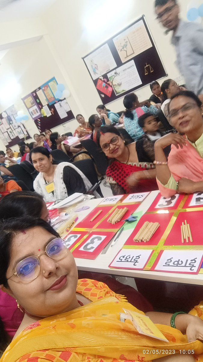 Pramilakush82's tweet photo. #G20janbhagidari 
#G20edu4all
#ChhattisgarhG20
TLM workshop for Teachers
FLN के लक्ष्य को प्राप्त करने के लिए   गतिविधि आधारित शिक्षण  TLM  के माध्यम से ही संभव है https://t.co/8DXUMhhThw