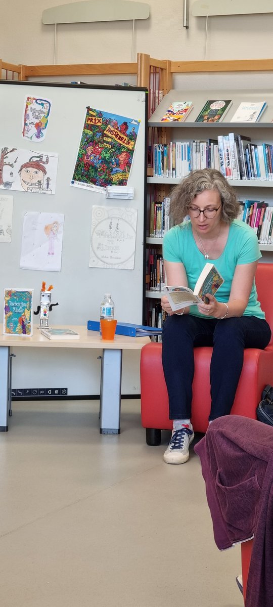 SBP87400's tweet photo. Un beau moment d'échanges ce matin au collège d'Eymoutiers entre Hélène Boisaubert et les 6e.
@prixpasserelle https://t.co/1ql2QspT9V