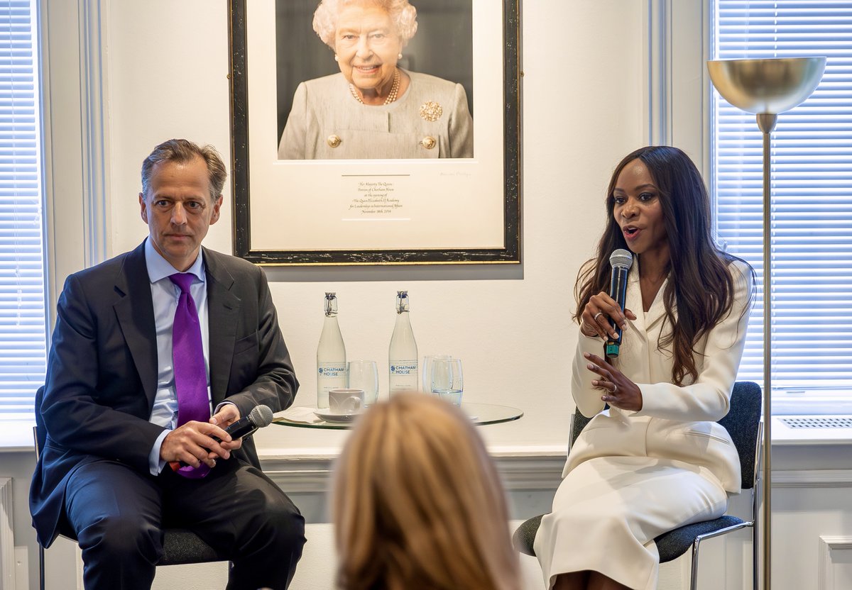A treat speaking with @dambisamoyo - NY Times best-selling author, sought-after board member/adviser. 

Her insights on economic growth, inflation, energy transition, AI & financial history in a tough market were invaluable. Huge thanks to @OliverWyman @ChathamHouse for hosting!