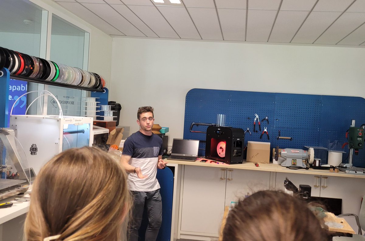On commence par une visite de Dassault Systèmes avant la finale du concours Made In 3D. <a href="/Globeducate/">Globeducate</a> <a href="/JeanXavieMoreau/">Moreau Jean-Xavier</a> <a href="/jpdavasse/">Jean Pierre Davasse</a>