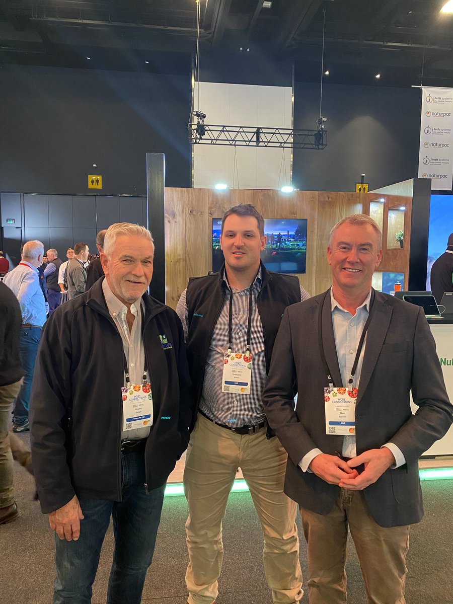 RundleTom's tweet image. Informative day at #hortcon23 with over 3000 delegates sharing ideas, new products and way forward. Challenges and opportunities discussed with grower and supply chain power , ‘food medicine’ developments and @ANZ_AU latest Greener pastures 2 paper delivered by @bennett2_mark