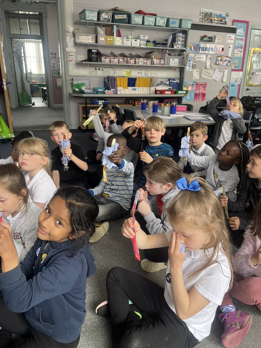 MissBruce00's tweet photo. Enjoying ice poles after working hard at Sports Day. We all helped our Houses to get points! @woodside_school @VLWoodside @WoodsideRRS https://t.co/ZoeQVvVWKu