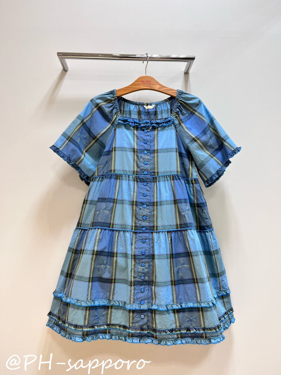PH_sapporo's tweet photo. 〜6月初旬〜
PINK HOUSE Picnic Checkチュニックブラウス🧸✨
スクエアネックはデコルテを綺麗に見せてくれます✨
ラグランスリーブ&amp;前開き仕様なので、夏の羽織としても🙆‍♀️
お色はブルー系

#PINKHOUSE
#さっぽろ東急
#2023年6月新作
#picniccheck https://t.co/HeSorC0r1w