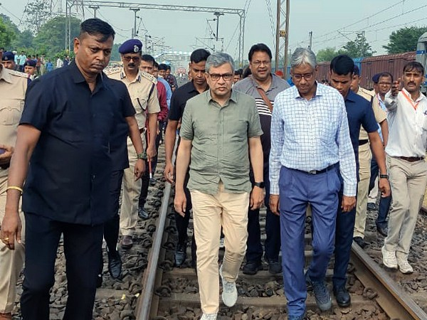 51 hours, over 2300 staff, here's how Ashwini Vaishnaw-led team worked on Odisha Rail Accident

Read @ANI Story | aninews.in/news/national/…
#AshwiniVaishnaw #OdishaTrainAccident