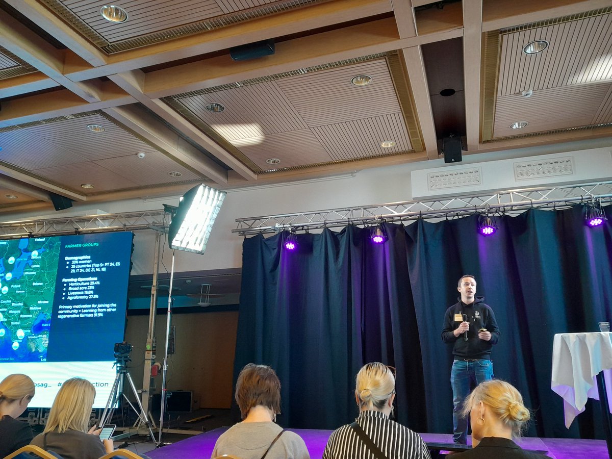 "What farmers really want, ...., is to learn from other farmers!" Ivo Degn presents Climate-Farmers' take on spreading regenerative #agriculture here at #MoreC2Soil.

@bsag_ <a href="/4per1000/">4p1000initiative</a> #carbonaction