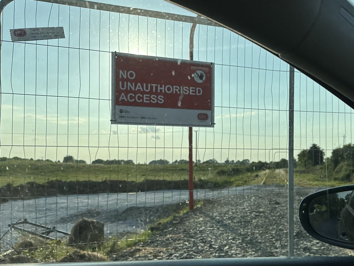 shanenev's tweet photo. Works on Limerick to Foynes Railway Line near Ballingrane on 6 June 2023 #train #traintrack #rail @IrishRail @hassardS https://t.co/gfT9cCkS0G