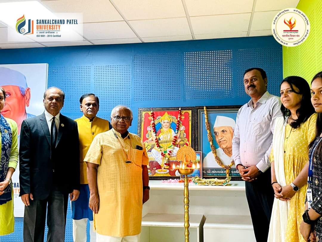MaulikJ02472733's tweet photo. SPU & Bharatiya Vichar Manch hosted one day seminar on "श्रीशिवराज्याभिषेक : भारतीय अस्मिता का आविष्कार" along with a Valedictory Session, commemorating the 350th Hindu Samrajya Divas.
.
.
#SankalchandPatelUniversity #bhartiya #HinduSamrajyaDivas #seminar #undergraduation https://t.co/g55cV7yH82