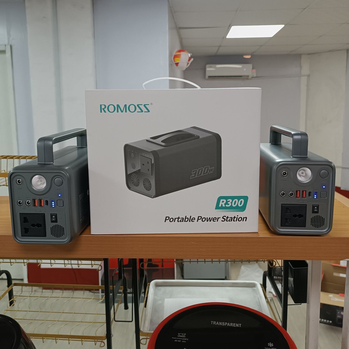 JayNaija's tweet image. I don’t even care about Nepa light anymore and my neighbors wonder how I get light at my apartment 24/7. Me wey con even like loud music 😂😂😂

All I did was to get this for just 150k and I was good, Good thing is, I did not even install any solar panel 👌