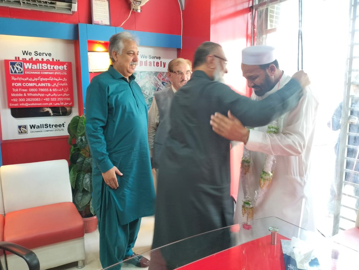 Wallstreetcomp's tweet photo. Ramzan Ali, CEO of Wallstreet, joins the celebrations with the winner of the Hajj package from our Peshawar branch. It's a moment of joy and gratitude as we commemorate this special occasion. Congratulations to the lucky winner!
#Wallstreet #HajjPackageWinner #PeshawarBranch https://t.co/gIZJydYuXO