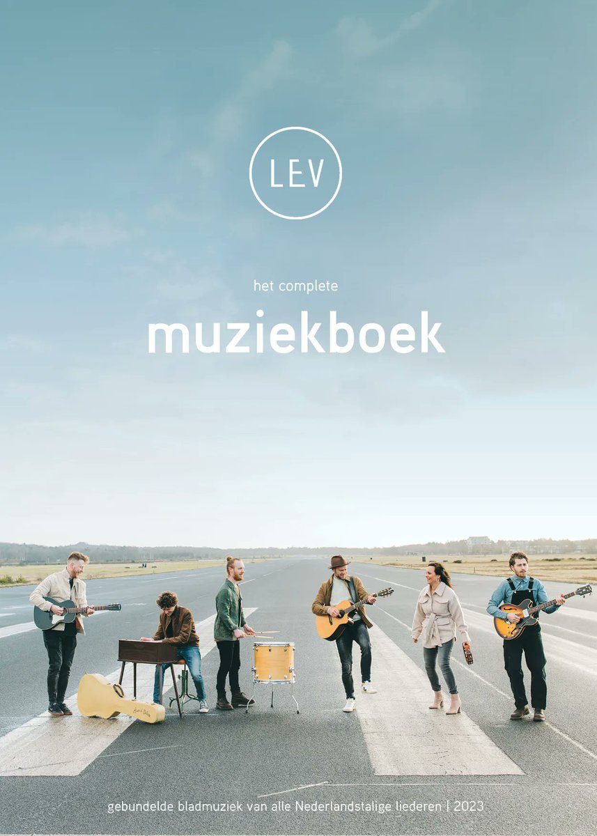 Alle Nederlandstalige liederen van LEV nu in één muziekboek. Ruim 70 prachtige liederen in heldere en makkelijk mee te spelen muzieknotatie, om te spelen in je kerk, achter je piano of met je gitaar thuis op de bank.  Te koop bij de Chr. boekwinkel en  buff.ly/42mvymY