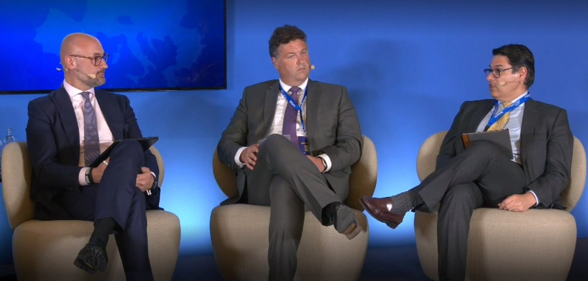 RicardMourinho's tweet photo. @EIB the 🇪🇺#ClimateBank we lead in the #GreenandDigital transformation, including sustainable and blockchain bonds - hand in hand with long standing innovative partners as @LuxembourgSE 
Thanks to @ESM_Press @EU_Commission for another excellent Annual Capital Markets Seminar! https://t.co/Ina7YZxxLx