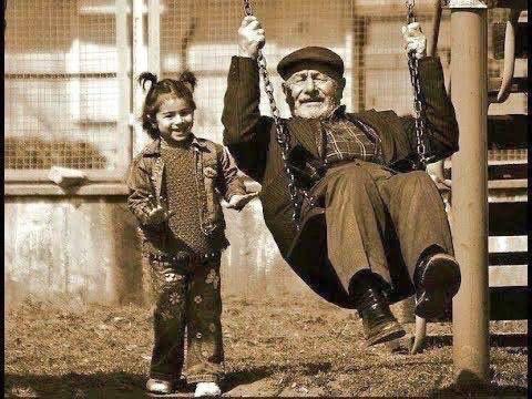 يقول الفيلسوف فيل كولنز :

*حافظ على الجزء غير العاقل من شخصيتك، الجزء الضحوك الفوضوي، الجزء الذي يعيد روحك طفلاً مهما بلغ عمرك ...
اعجبتني