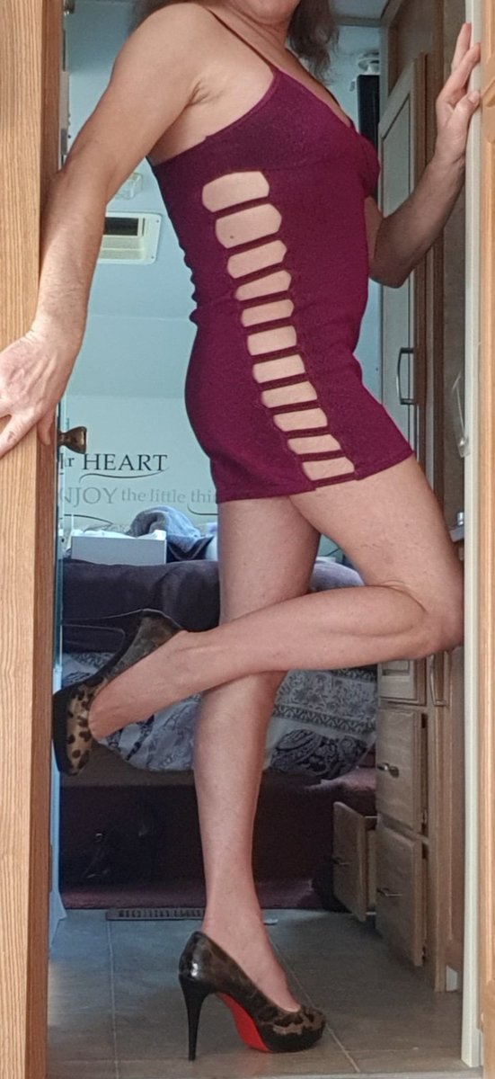 Happy hump day #CD #CrossDresser #CrossDressing #HighHeels #NakedLegs