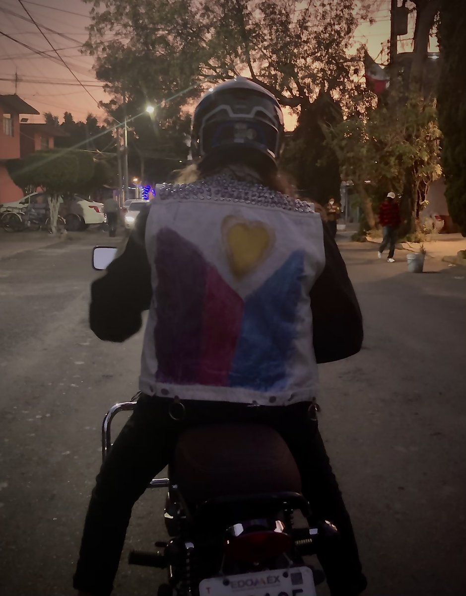 glamdow's tweet photo. Me ✨// my flag @polyphiliablog @polyamproud #Pride2023 #loveislove https://t.co/i5V2goUG0C
