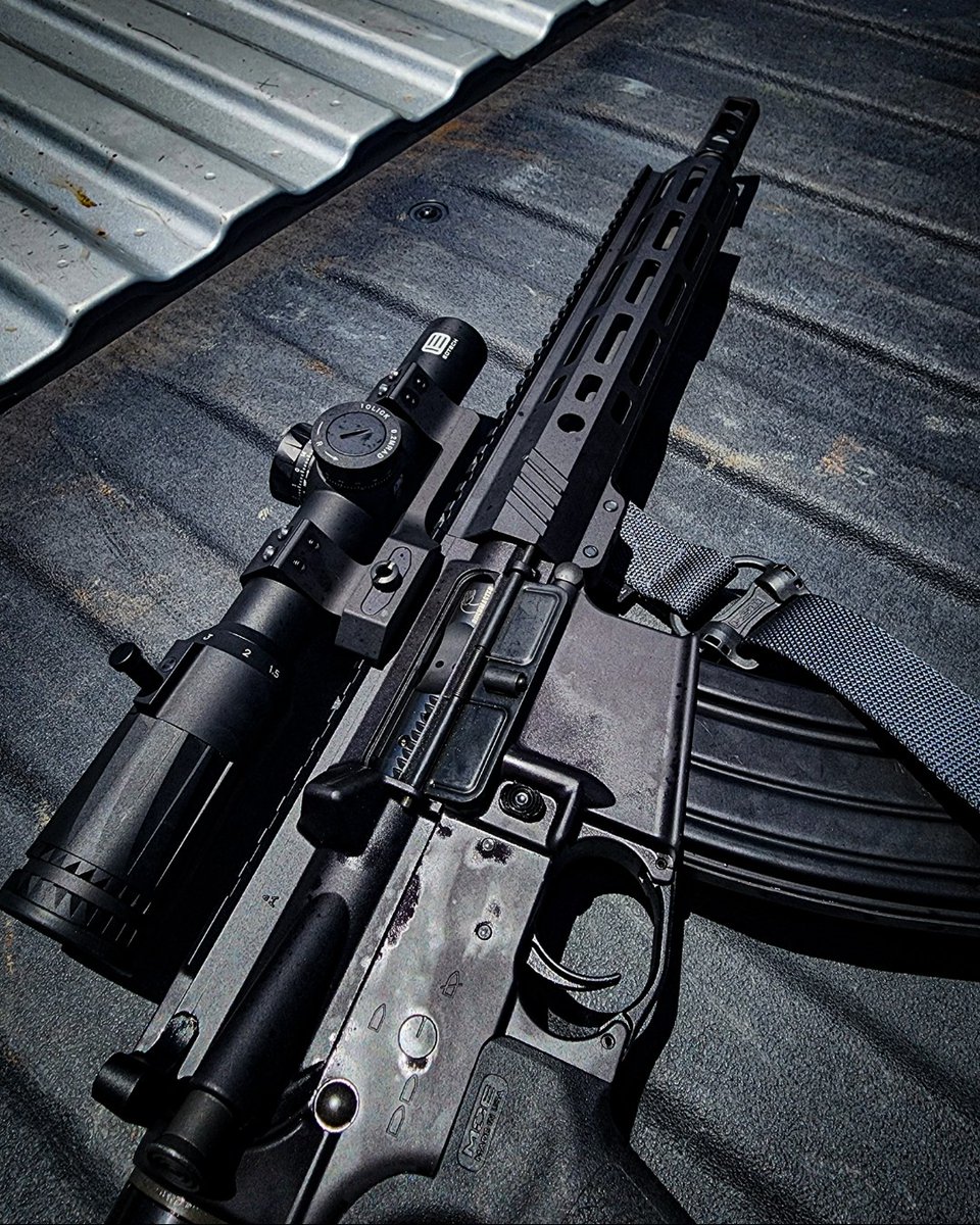 Dirty guns are ok after the range 😜

#bravozulu #eotech #vudu #rangedaysareessential