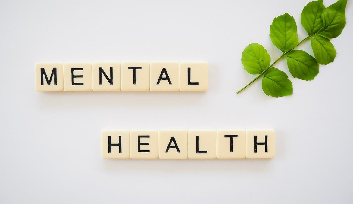 Promoting mental health discussions at work is essential. Surveys reveal soft-support services for mental health are often underutilized compared to financial-based benefits. Learn more:
eu1.hubs.ly/H03_XhG0
 💙 #MentalHealthMatters #EmployeeWellbeing #InsuranceSupport