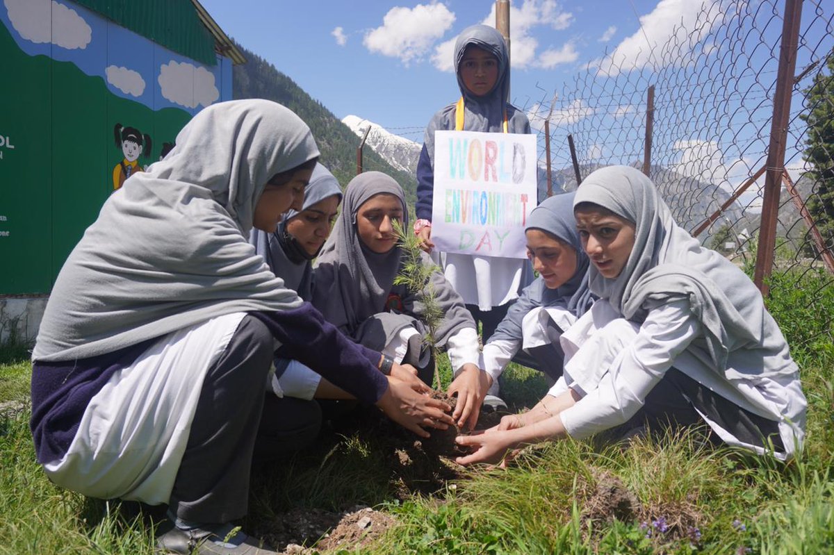 AlamDar1917's tweet photo. PLANTATION DRIVE AT AGS DAWAR ON WORLD ENVIRONMENT DAY
On the Occasion of #WorldEnvironmentDay, a #PlanationDrive was Organised at AGS #Dawar. Total of 15 Trees of #Pinus #Roxburghii, and #IndianPine were Planted by #Students of AGS Dawar. https://t.co/DTdvtoh4zy