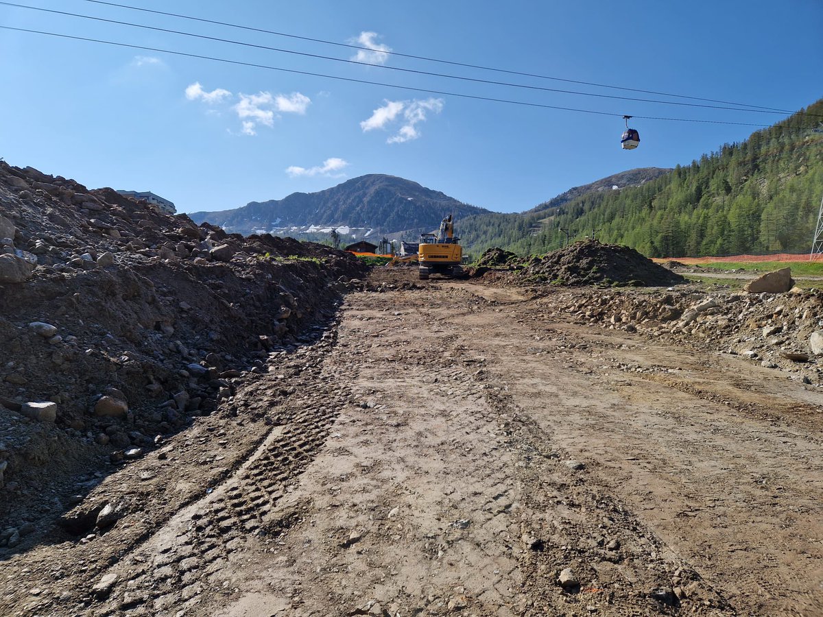 lesstationsnca's tweet photo. 🔴 En direct d’@isola2000_offiel
Le #FrontdeNeige profite de l’intersaison pour se refaire une beauté ✨
Démantèlement du téléski, terrassement : la saison 2023/2024 vous réserve de nombreuses #surprises 🎁
@lesstationsnca
@cestrosi
@metropolenca https://t.co/IzKCUGZtVE