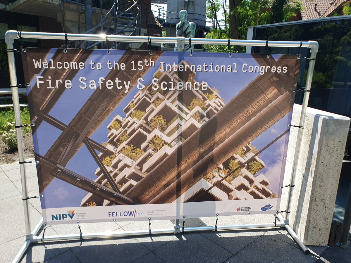 Er wordt steeds meer duurzame energie opgewekt en gebruikt in de gebouwde omgeving. Zonder uitgewerkte wet- en regelgeving voor de veiligheidsaspecten. De risico’s, beheersmaatregelen en incidentbestrijdingstactieken zijn vaak onderbelicht', zegt lector <a href="/NilsRosmuller/">nils rosmuller</a> #FSS2023