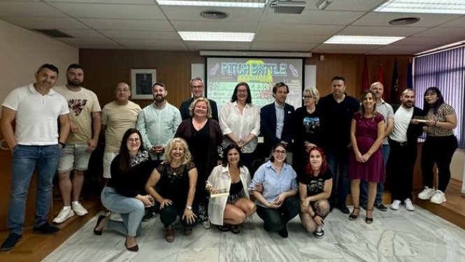 ArmadaAlvaro's tweet photo. Jornada de clausura del programa #b2digital #e360ban en la que 13 empresas participantes han presentado sus proyectos digitales
@COEC_es @Ceeict @infoRMurcia
@Empresa_RM https://t.co/5nd3ojaFh6