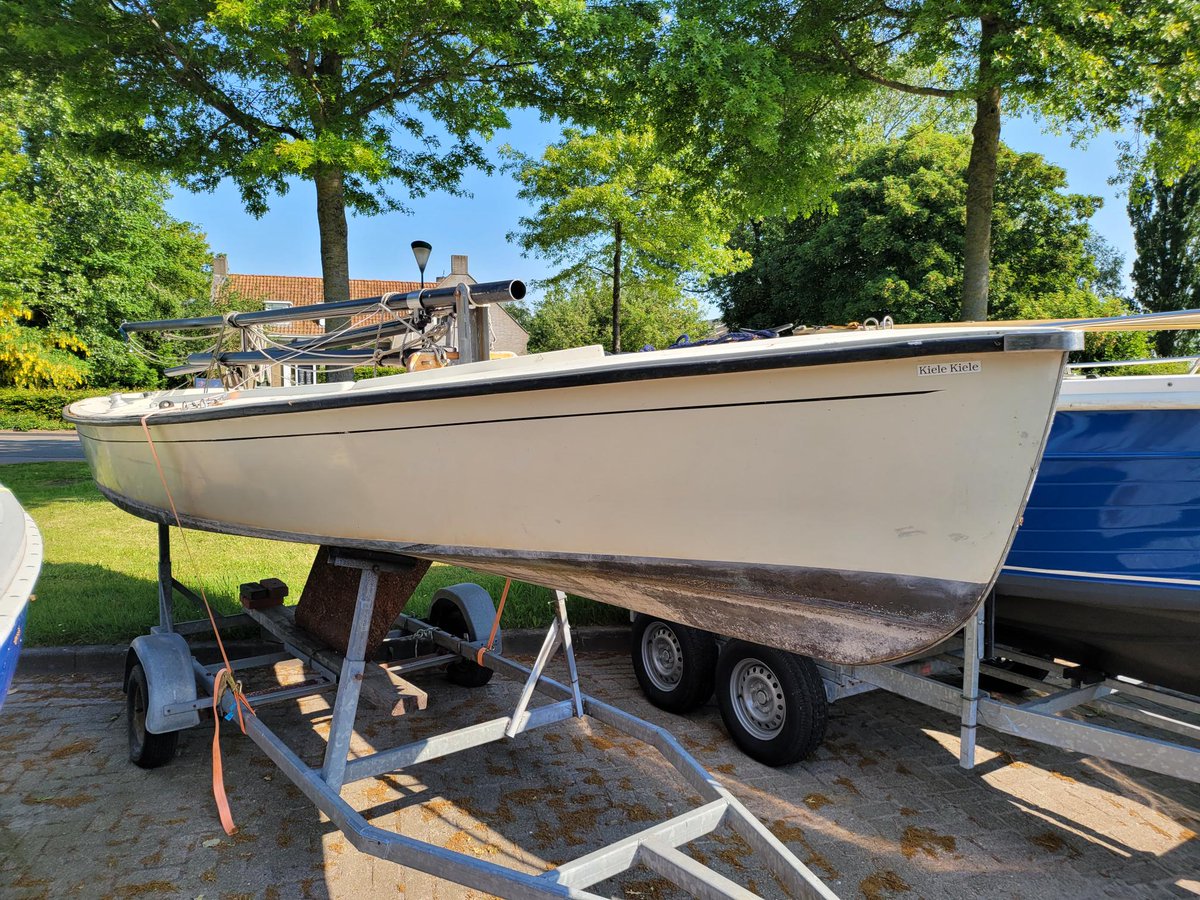 MDbemiddeling's tweet photo. Aanbieding &amp; ingeruild: #polyvalk met 2 sets zeilen, trailer, zelflozend, aluminium mast, giek &amp; gaffel en diverse vernieuwingen zoals roer ed voor meeneemprijs van € 1.500,= ! https://t.co/Vd0AIdgSaU