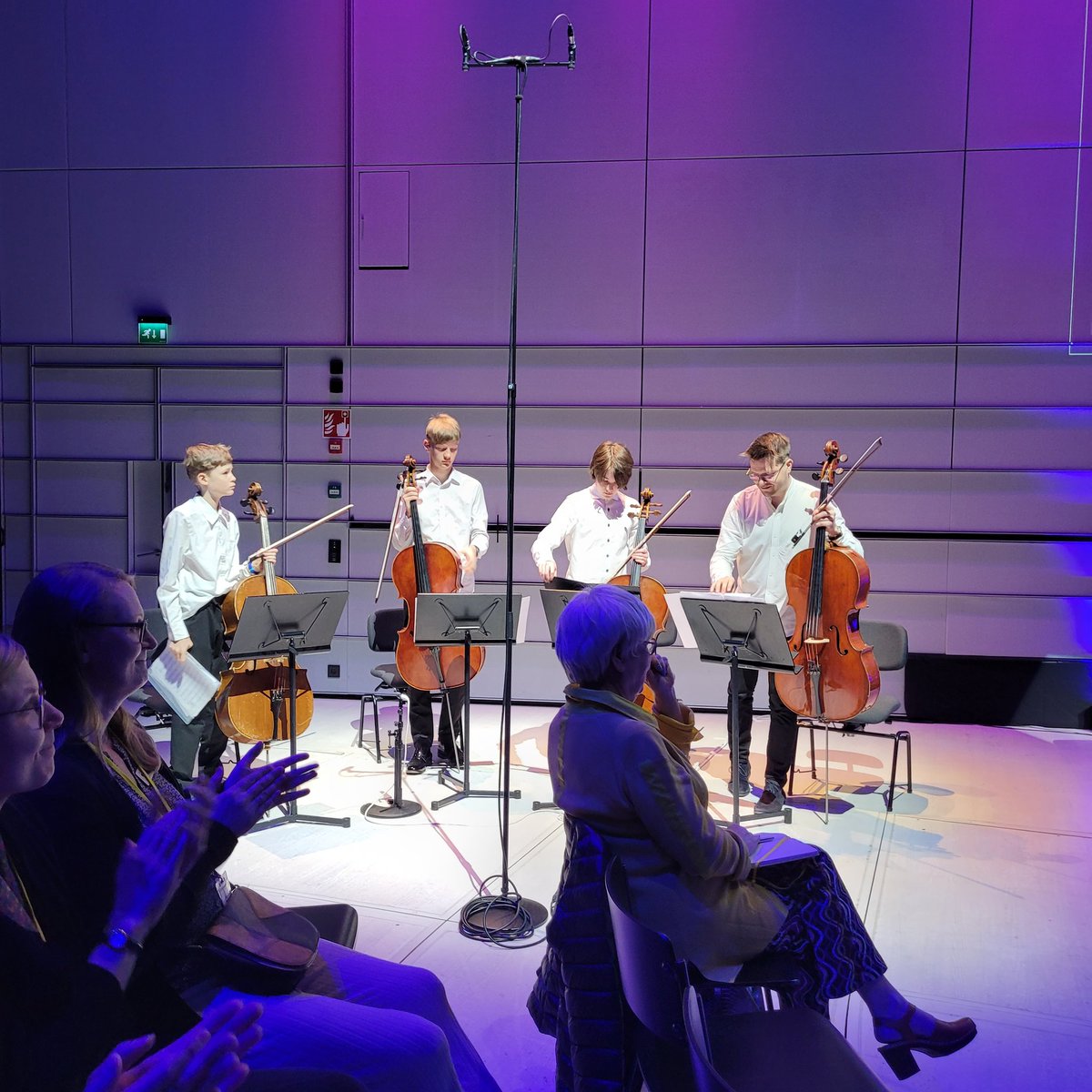 entersenior's tweet photo. Helsingissä Musiikkitalolla on juuri alkanut kuudes DigiAgeTalk-tapahtuma. @Valli_ry:n järjestämä DigiAgeTalk tuo ikääntyvät ja teknologian kehittäjät yhteen. Seuraa päivää ja keskustelua aihetunnisteella #DigiAgeTalk! https://t.co/VmZ5vIm7cJ