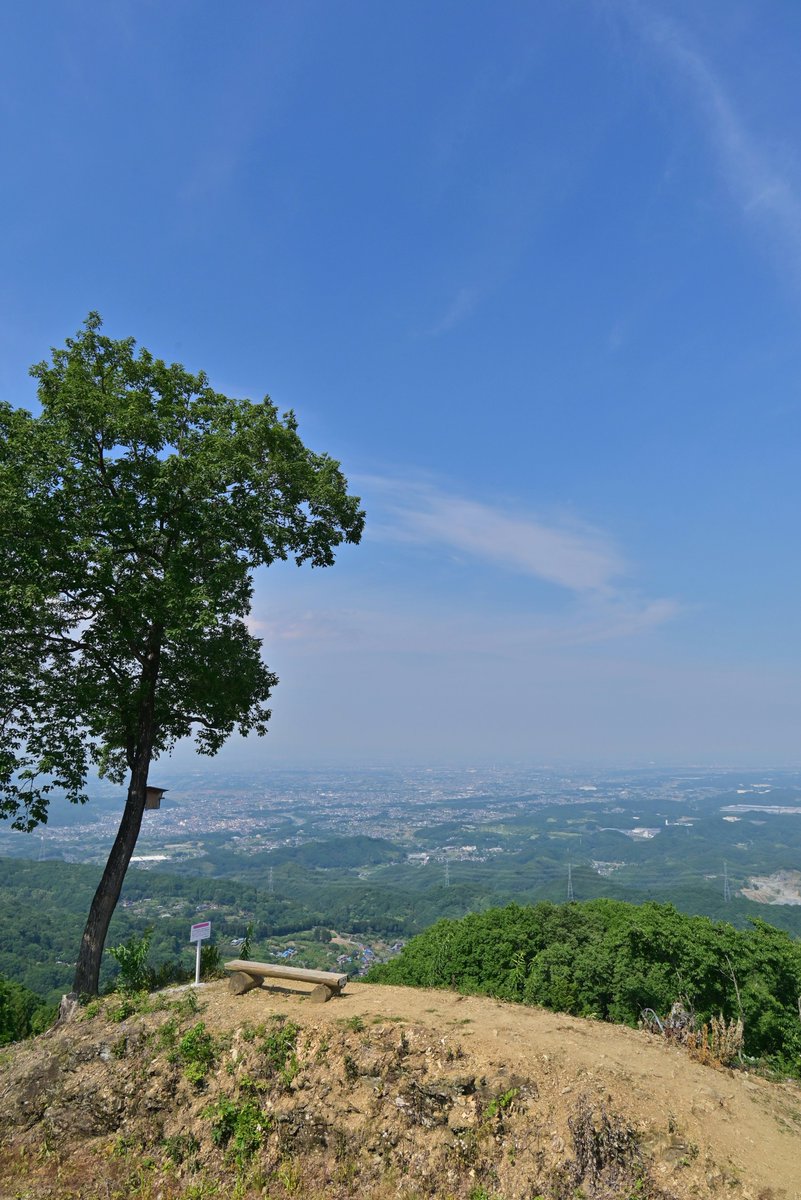東秩父村の皇鈴山に来てみましたここ絶景ですね~♪
(天空のベンチ？も素敵😉)