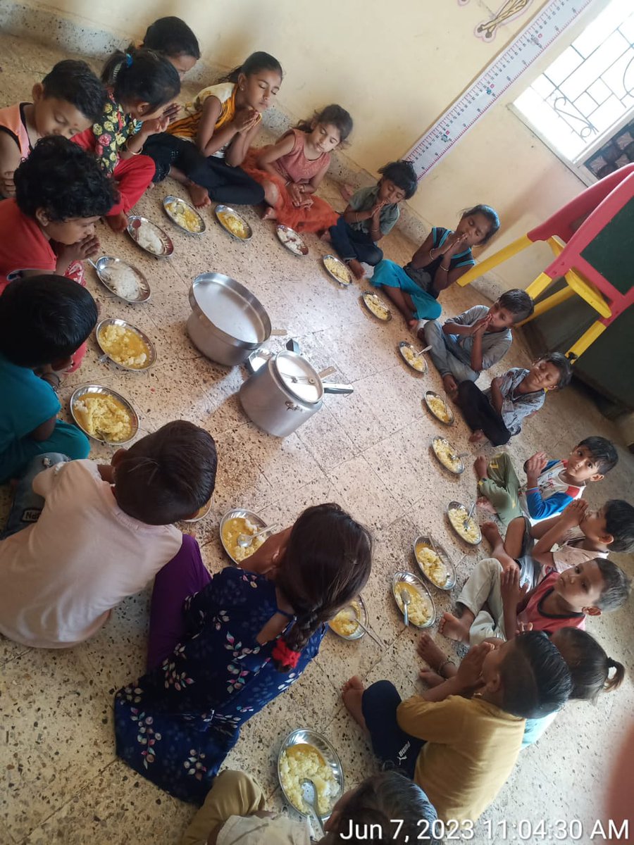 આંગણવાડી માં નાના નાના ભૂલકાં ઓ પ્રભુ ને યાદ કરી વ્યવસ્થિત રીતે ભોજન ગ્રહણ કરતા બાળકો.   //બાળ દેવો ભાવ://. <a href="/DDOBOTAD/">District Panchayat office Botad</a> <a href="/DDOBOTAD/">District Panchayat office Botad</a> @TDORANPUR <a href="/KanbhaLimbola/">Kanbha Limbola</a> <a href="/IcdsRanpur/">ICDS_CDPO_RANPUR</a> @mahitibotad