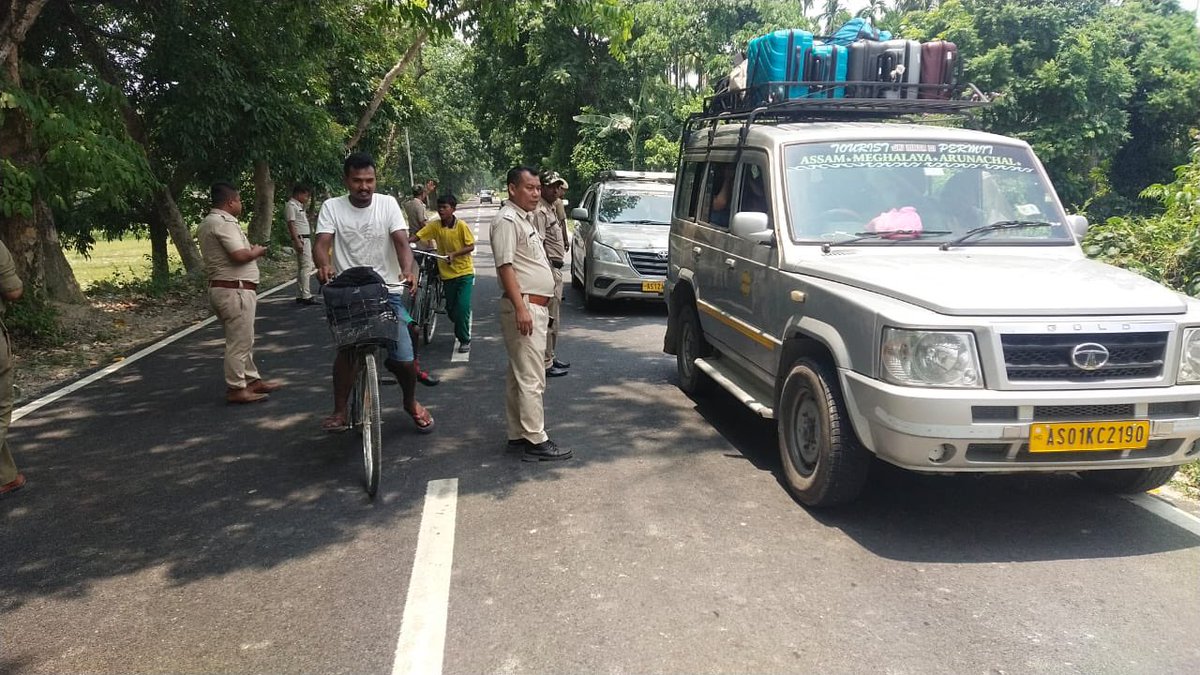 Vigorous enforcement drive continued at various locations of Udalguri District  against non wearing of helmet/seatbelt without PUCC, without Tax & permit and other offence cases as per MV Act.

@TransportAssam 

#RoadSafety #transportdepartment #transportassam