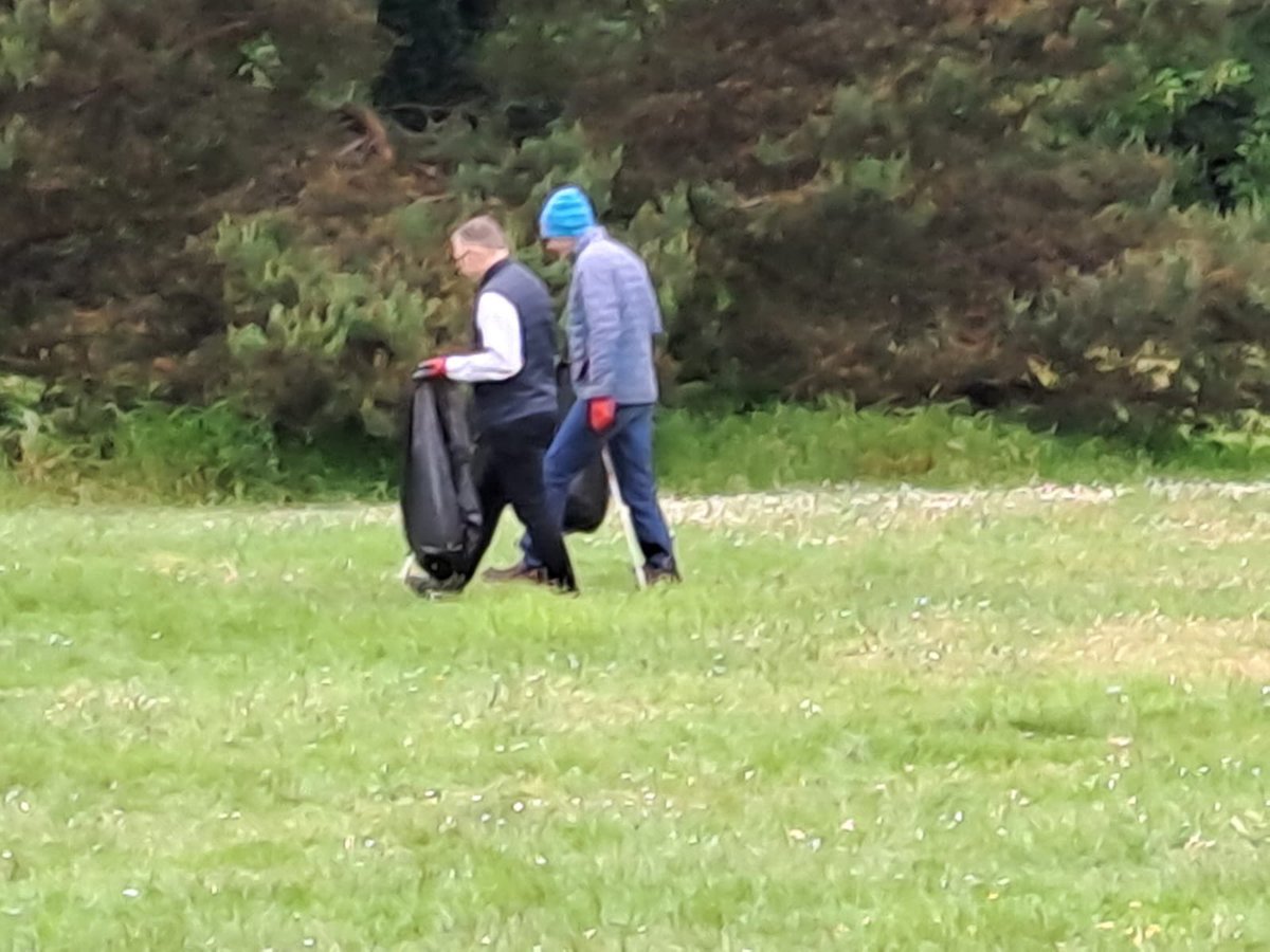 Out with <a href="/CASuffolk/">Community Action Suffolk</a> comrades for our Employer Supported Volunteering morning clearing litter in majestic <a href="/Chantryparkips/">Chantry Park Ipswich</a>  - incredible mature trees and natural green space - #publicparks are so important #communityaction <a href="/IpswichGov/">IpswichGov</a>