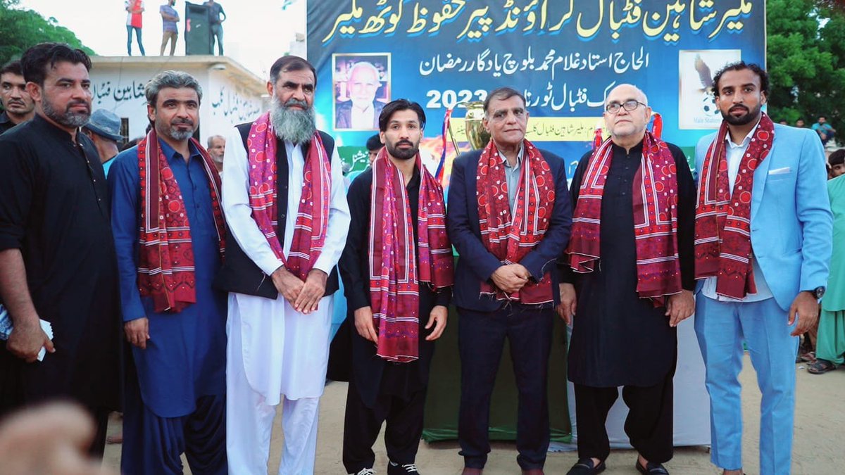 SaddamSH17's tweet photo. World Boxing Champion Wasim Falcon and Aamir Ali, Qari Shamsuddin, ADC Hub balochistan Syed Yasin Akhtar, thank you for Coming all the great personalities for the youth of Pakistan.⚽️🏃♂️📚🖋
#livewithrespect #youthofPakistan #football #everychildisimportant #Pakistan #SH17 #hope https://t.co/bWJGcBL0Cm