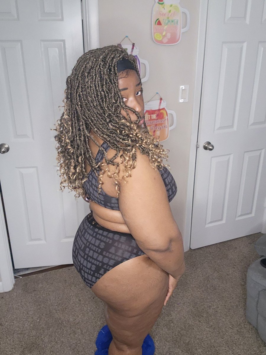 QueenKey83's tweet photo. It fits perfectly on my body! To see the whole video, click on the link https://t.co/1MVmIdN3Ko @rihanna #fenty #plussize #curvy #BlackWomen #Loveyourself https://t.co/o0cKASSjQc