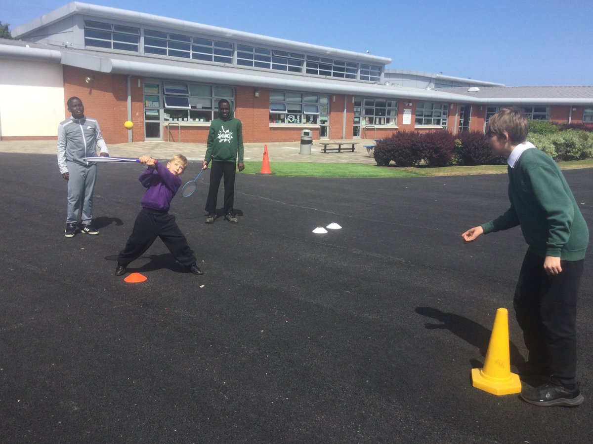 P1's Tuesday in play, for our whole school Health Week <a href="/stjosephsedin/">St. Joseph’s RC PS</a>!
Can you spot:
🧘‍♀️☀a calm yoga session following the sunrise sequence,
🏉🏃‍♂️"cheetah speeds" during our @RugbytotsLtd session,
😎🙌our super <a href="/St_JosephsP7/">St. Joseph's RC PS Primary 7</a> pals teaching us a new game &amp;
⚽🏈a rounders match!