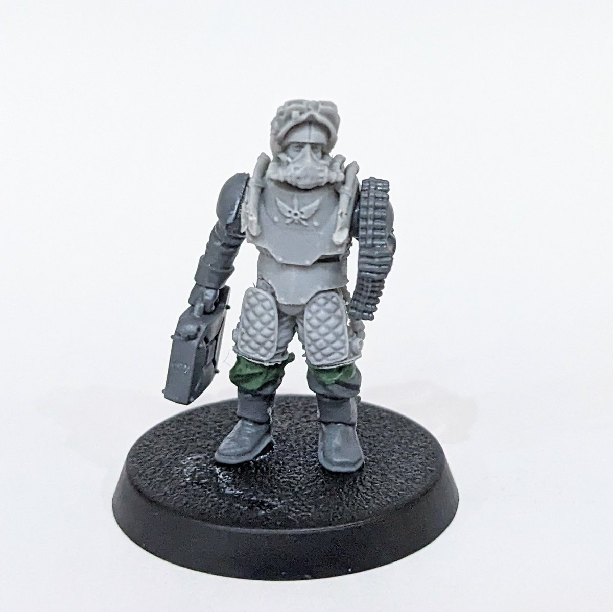 MutantEyes's tweet photo. @MiniApothecary Built this tank crewman to serve as an objective marker for my mechanised Solar Auxilia army #warhammercommunity #horusheresy https://t.co/89ia8KRFnf