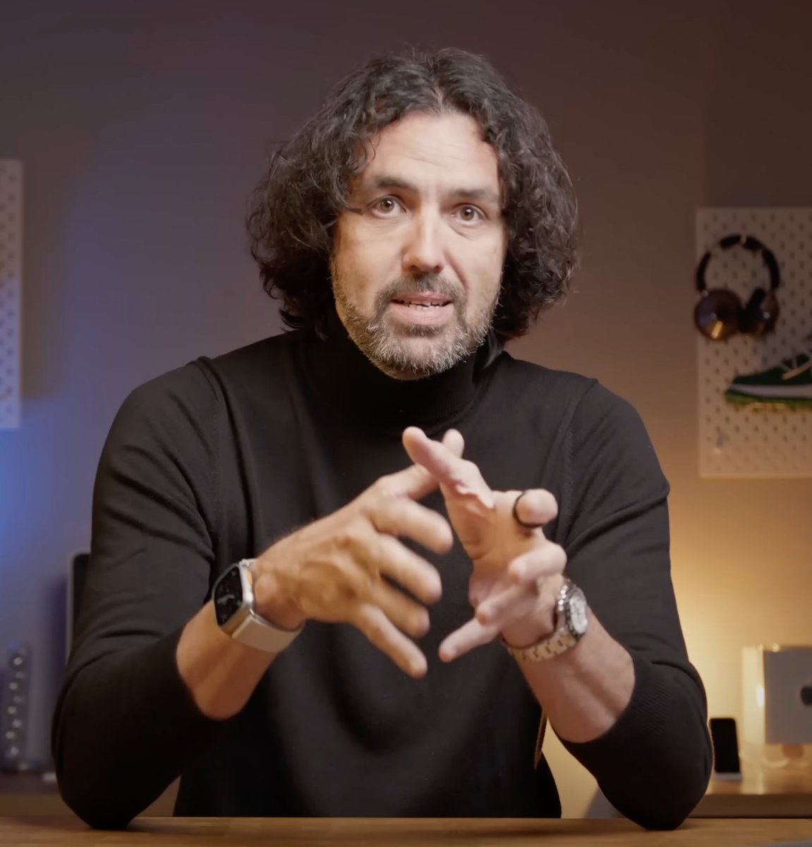 M1CLR's tweet photo. představení novýho Apple produktu: 

Já: nic
Petr Mára:
Moje peněženka: 🥲 https://t.co/W2OaxYw30y