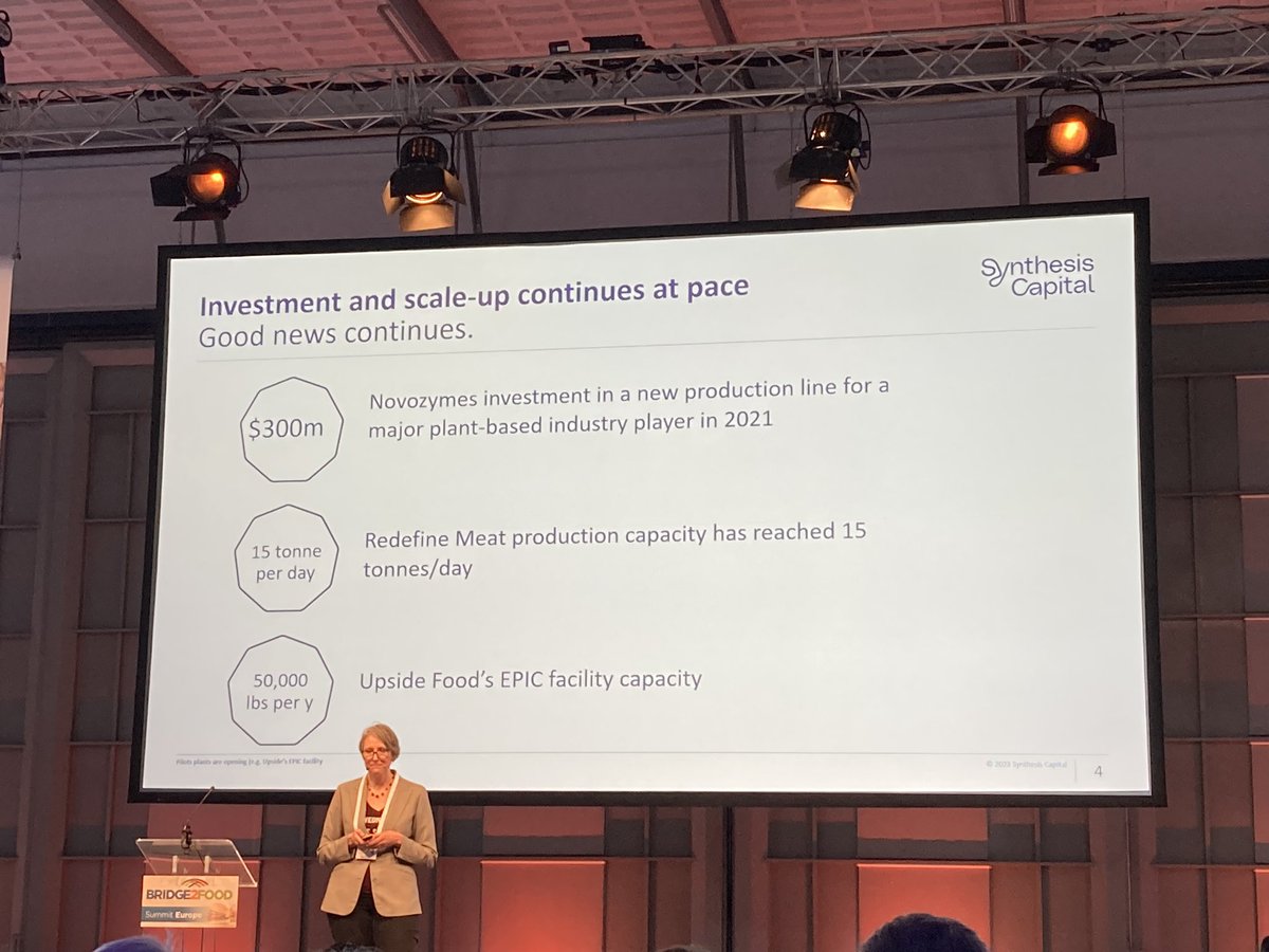 Stacey Pyett from <a href="/WUR/">Wageningen U&R</a> <a href="/StartLifeNL/">StartLifeNL</a> puts <a href="/Novozymes/">Novozymes</a> on stage during her keynote by leading good investment news to reach #protein transition <a href="/NZbioinno/">Novozymes Innovation</a>