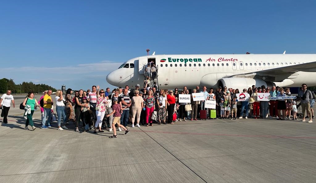 SzczecinAirport's tweet photo. ✈️🏖️Wczoraj miał miejsce inauguracyjny lot do Burgas, natomiast dziś odlecą kolejne trzy samoloty do Antalyi.

Zaplanuj wakacje z wylotem ze Szczecina!

➡️https://t.co/1grjBOFK1O

#LatamzeSzczecina #SZZBOJ #SZZAYT #Burgas #Antalya https://t.co/RvnqqTNe8s