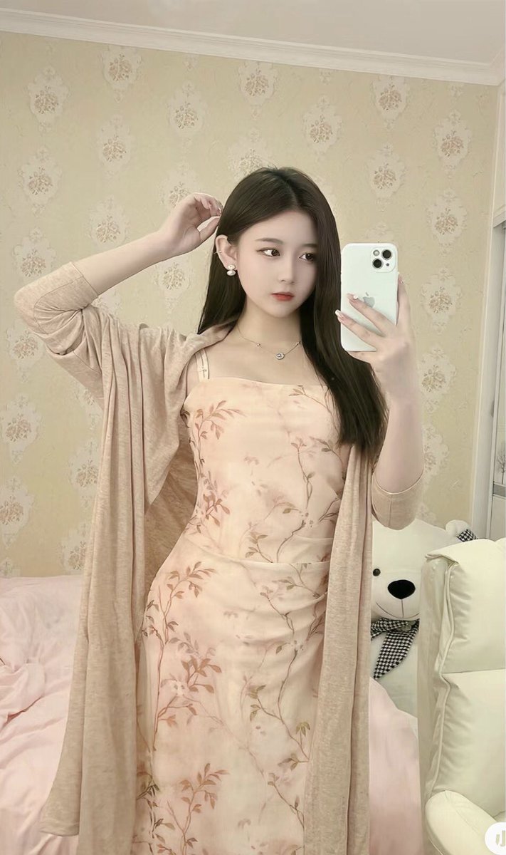 xia6895's tweet image. 下雨🌧️了，有没有人请我去吃过火锅啥的呀