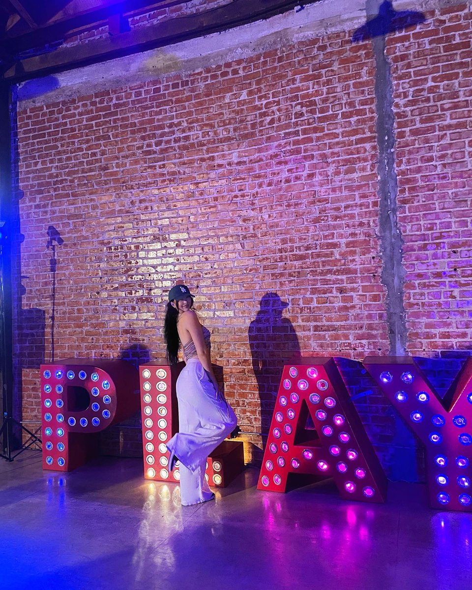 JasminnRoberts's tweet photo. My favourite dance studio 🩰 https://t.co/MDsTMdfjZ1