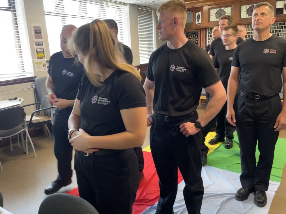 ODHIWFRS's tweet photo. Our @QuicheyMoo and Lorraine had a great afternoon with @Cosham23 Blue Watch talking all things Insights. Lots of fun, laughter and cookies! #reachingfurther #hiwfrs #learningisfun #teamwork https://t.co/GnfmESk1UB
