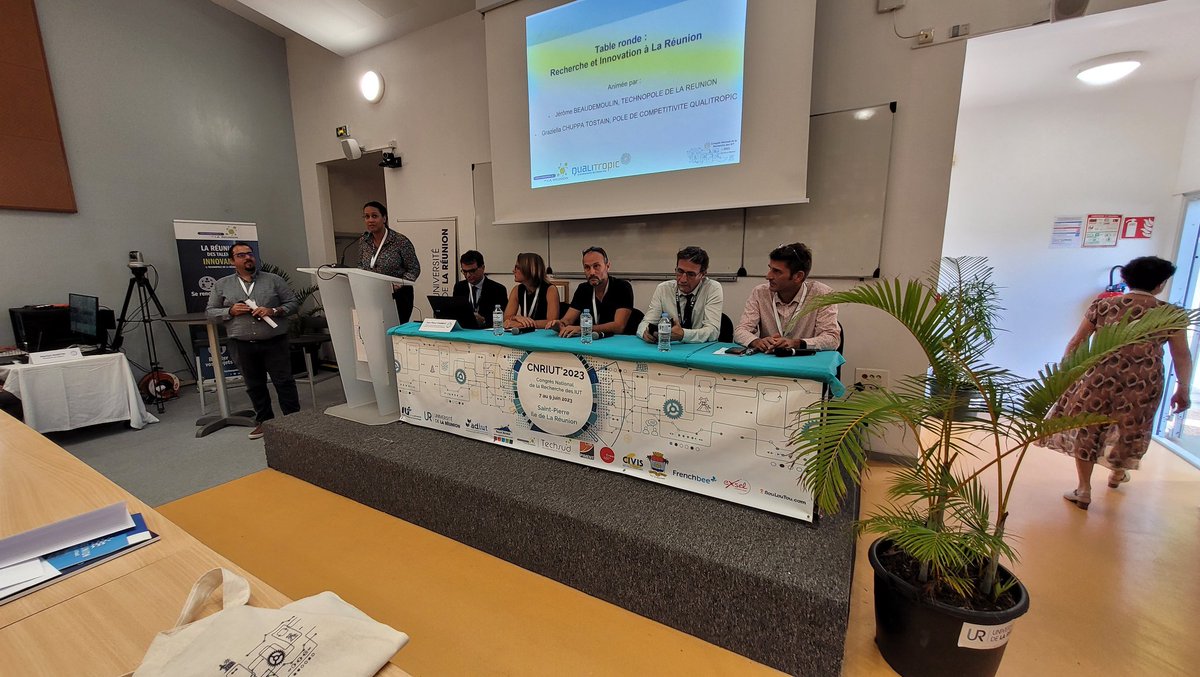 Après l'ouverture du #CNRIUT2023 #LaRéunion avec le dir. de l'IUT et le Prés. <a href="/Univ_Reunion/">Université de La Réunion</a>, la Députée E. Kbidi, le dél. rég. ESR <a href="/Region_Reunion/">Région Réunion</a>, la VP <a href="/departement974/">Département de La Réunion</a> et maire-adjointe Saint-Pierre. Table ronde sur les spécificités de la Recherche sur l'île de La Réunion