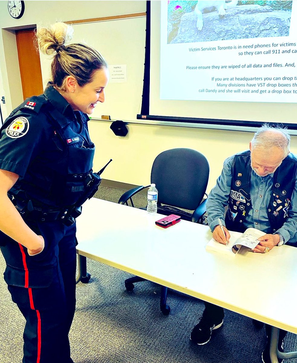 Proud moment & 1st  #Holocaust Education delivered to all new @TorontoPolice Recruits by Survivor Andy Reti.  TY #CommunityExperience @CanadianFSWC @TPS_CPEU @TPS_Inclusion @TPSMyronDemkiw @tpsJohnson #HumanRights @TheCJN