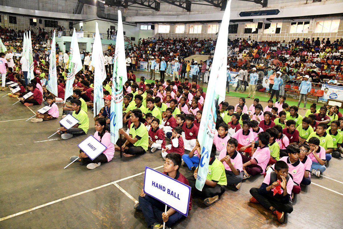 GVMC_VISAKHA's tweet photo. Mayor Smt G Hari Venkata Kumari along with Commissioner GVMC Sri Saikanth Varma IAS, CMD, APEPDCL Sri Prudhvi Tej and Police Commissioner Sri Trivikram Varma in the closing ceremony of the Summer camp conducted at Swarna Bharati Indoor Stadium. Deputy Mayors Sri J Sridhar and Sri K Satish participated.

#SwachhSurvekshan2023  
#SwachhSurvekshan2023Visakhapatnam 
#VisakhaSwachhSankalpam 
#VizagSaysNotoPlastic 
#EcoVizag 
#SummerCamp 
@AndhraPradeshCM 
@AudimulapSuresh 
@GHVKumariMayor 
@vizagcitypolice 
@prudhvitej157 
@CDMA_Municipal 
@SwachhaAndhra 
@SwachhBharatGov 
@SwachSurvekshan 
@swachhbharat 
@MoHUA_India 
@AmritMahotsav 
@pibvijayawada