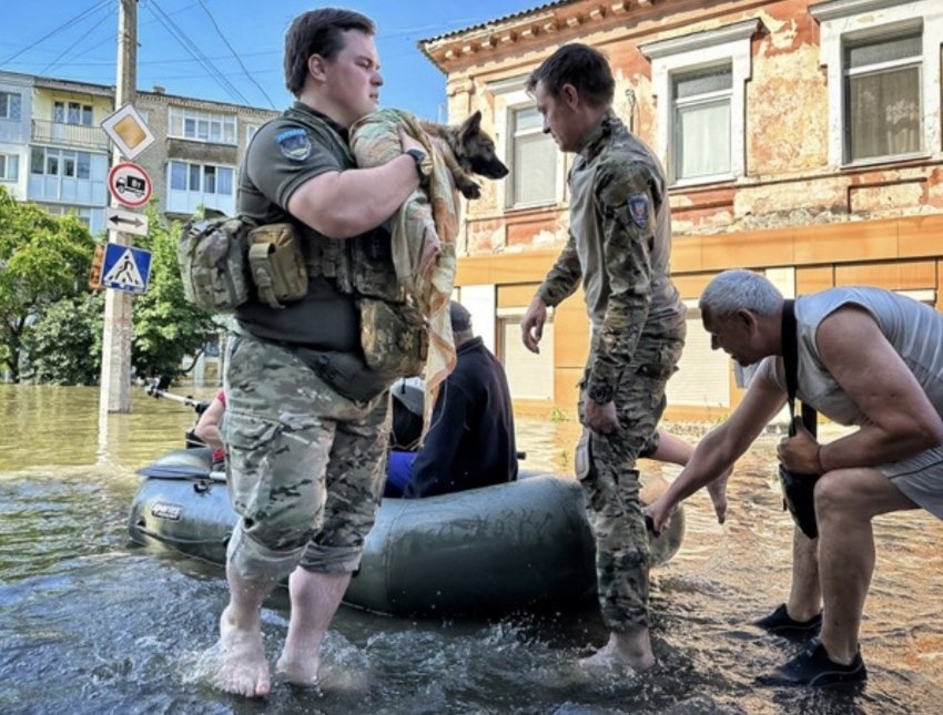 dashanka17's tweet photo. Ukraine and Russia blame each other for breaching dam in Kherson region
#UkraineDam
#KhersonDamFalseFlag
#KhersonRegion
#ukrainedamflood
#UkraineDam
#UkraineFrontLines
#UkraineWillWin
#RussianWarCrimes
#RussiaUkraineWar

Watch full video..

https://t.co/Or4a3J4uiU https://t.co/OQRRtJydNO